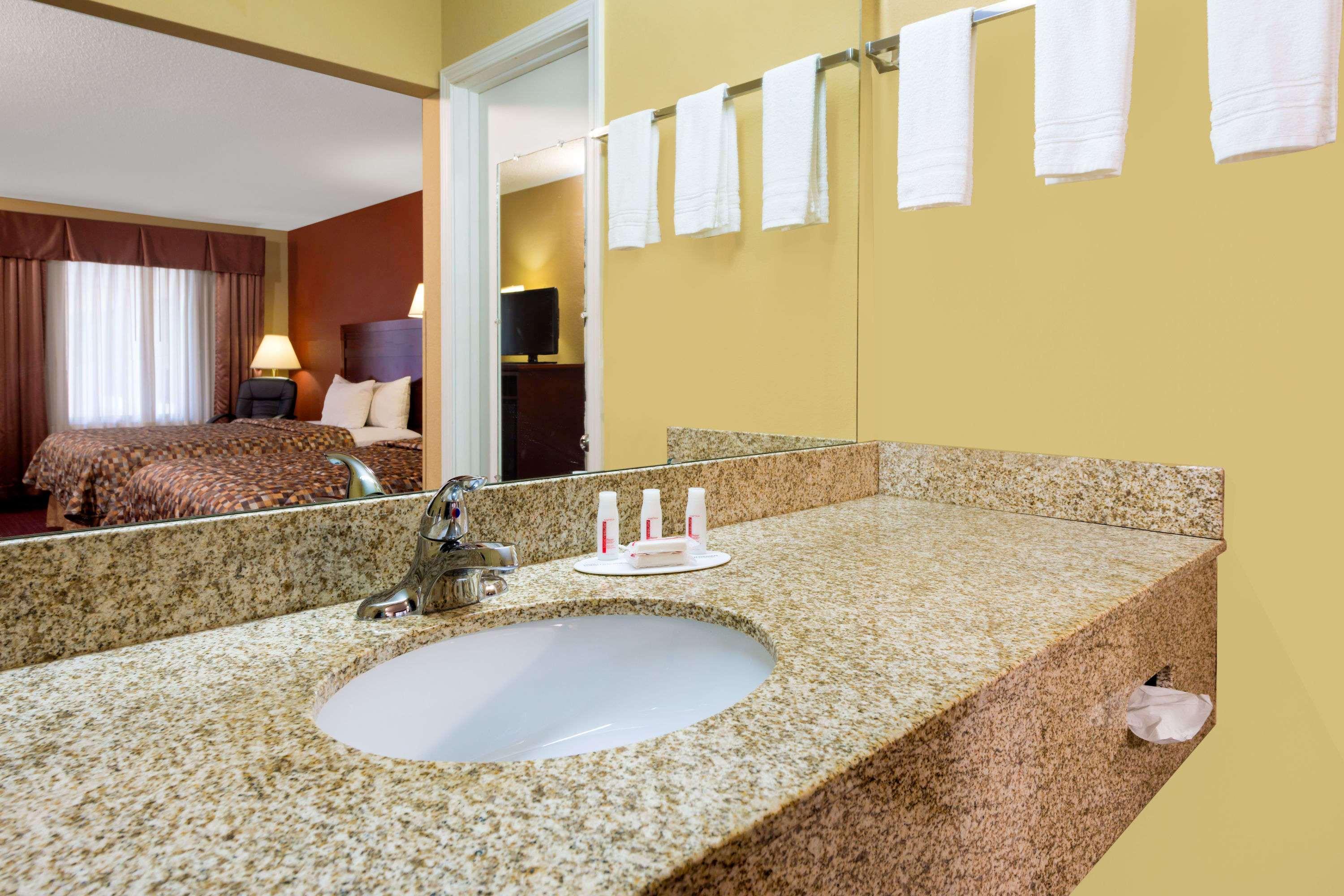 Days Inn By Wyndham St. Robert Waynesville/Ft. Leonard Wood Exterior foto